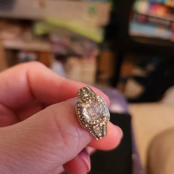 Fashion ring size 8 - Picture 3 of 3